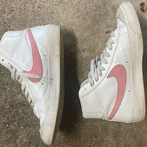 Nike Blazers Women’s size 9